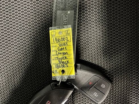 Used 2025 GMC Canyon Elevation AWD/4WD image 25