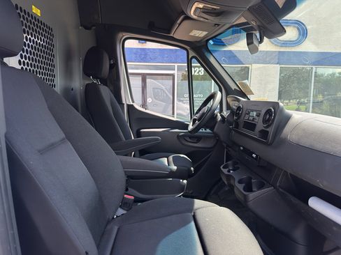 Used 2023 Mercedes-Benz Sprinter 2500 image 13