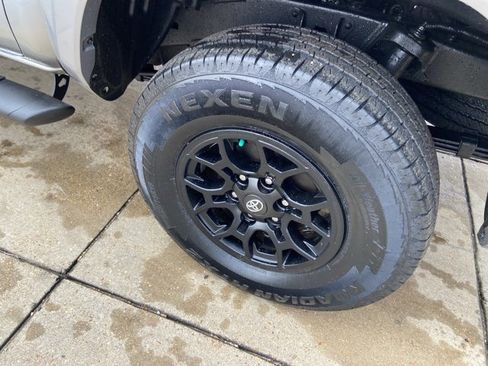 Used 2021 Toyota Tacoma SR5 image 29