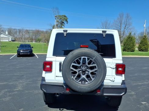 Used 2026 Jeep Wrangler Unlimited Sahara w/ Dual Top Group AWD/4WD image 4