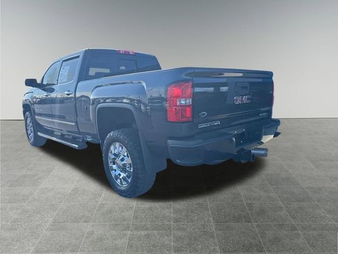 Used 2017 GMC Sierra 2500 Denali image 3