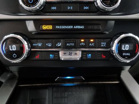 Used 2022 Ford F250 Lariat w/ Lariat Ultimate Package AWD/4WD image 33