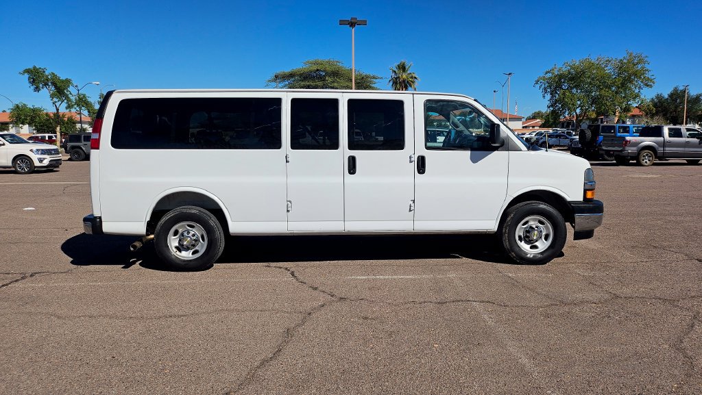 Used 2025 Chevrolet Express 3500 LT w/ LT Preferred Equipment Group RWD image 12