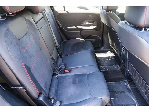 Used 2024 Mercedes-Benz EQB 300 4MATIC image 16