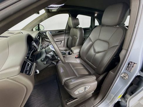 Used 2020 Porsche Macan image 22