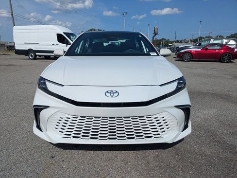 Used 2025 Toyota Camry XSE FWD image 9