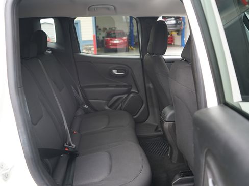 Used 2023 Jeep Renegade Latitude image 30