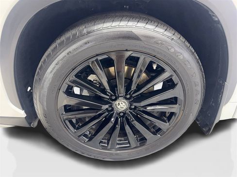 Used 2024 Toyota Highlander FWD image 94