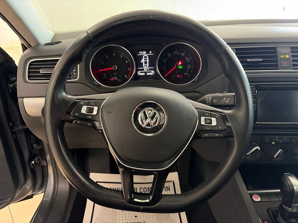 Used 2017 Volkswagen Jetta SE FWD image 14