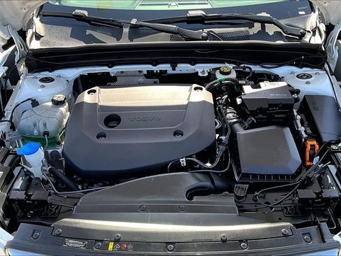 Used 2025 Volvo XC40 B5 Core AWD/4WD image 9
