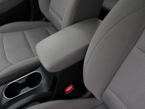 Used 2017 Hyundai Elantra SE FWD image 17