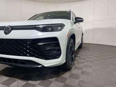 New 2026 Volkswagen Tiguan SE R-Line image 26