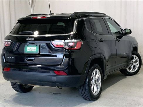 Used 2025 Jeep Compass Latitude AWD/4WD image 13