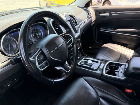 Used 2018 Chrysler 300 Touring L RWD image 16
