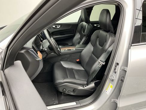 Used 2024 Volvo XC60 B5 Plus image 9