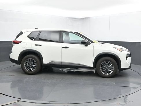 Used 2024 Nissan Rogue S FWD image 4