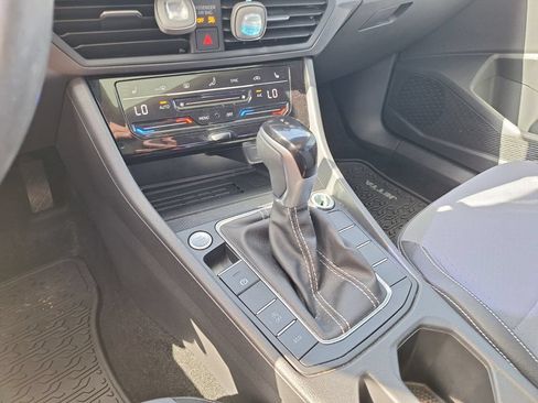 Used 2025 Volkswagen Jetta SE FWD image 15