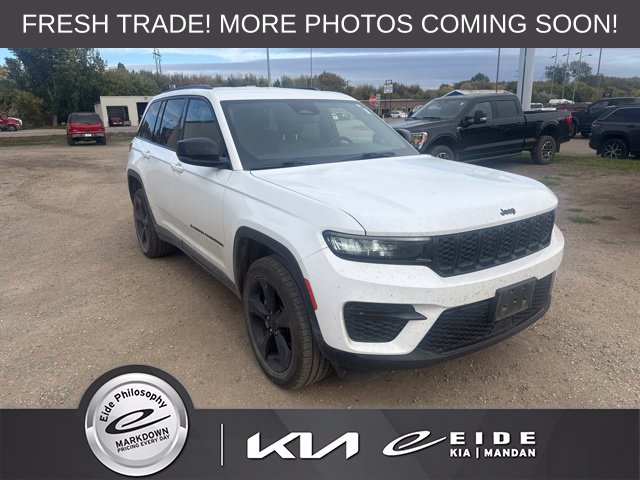 Used 2022 Jeep Grand Cherokee Altitude AWD/4WD image 1