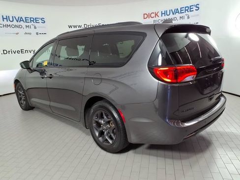 Used 2020 Chrysler Pacifica Limited w/ S Appearance Package FWD image 6