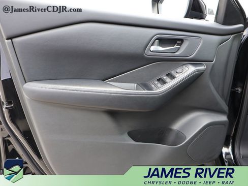 Used 2025 Nissan Rogue SV FWD image 21