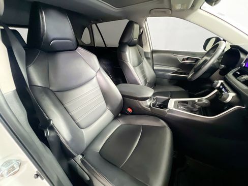 Used 2024 Toyota RAV4 XLE Premium image 31