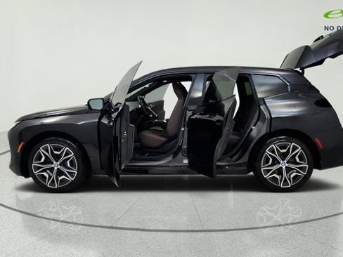 Used 2024 BMW iX xDrive50 w/ Premium Package AWD/4WD image 15