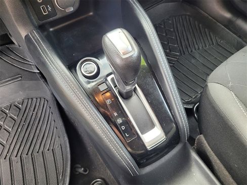 Used 2019 Nissan Kicks S image 19