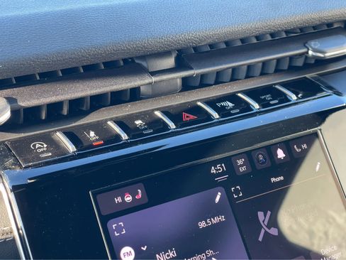 New 2025 Jeep Grand Cherokee Altitude image 13