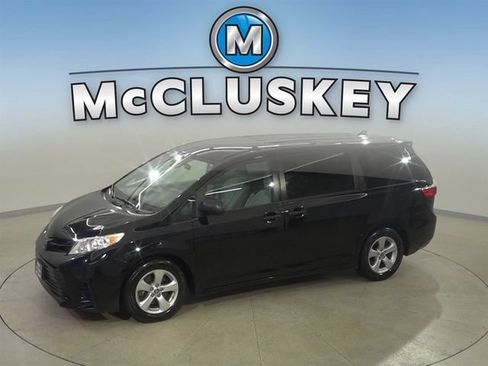 Used 2020 Toyota Sienna L w/ Preferred Accessory Package FWD image 1