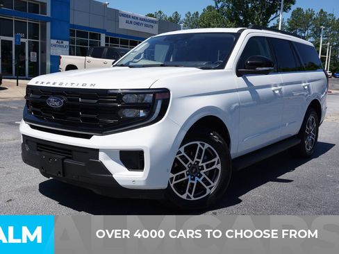 Used 2025 Ford Expedition Active AWD/4WD image 2