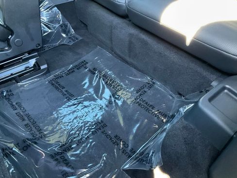 Used 2020 Land Rover Discovery HSE Luxury image 33