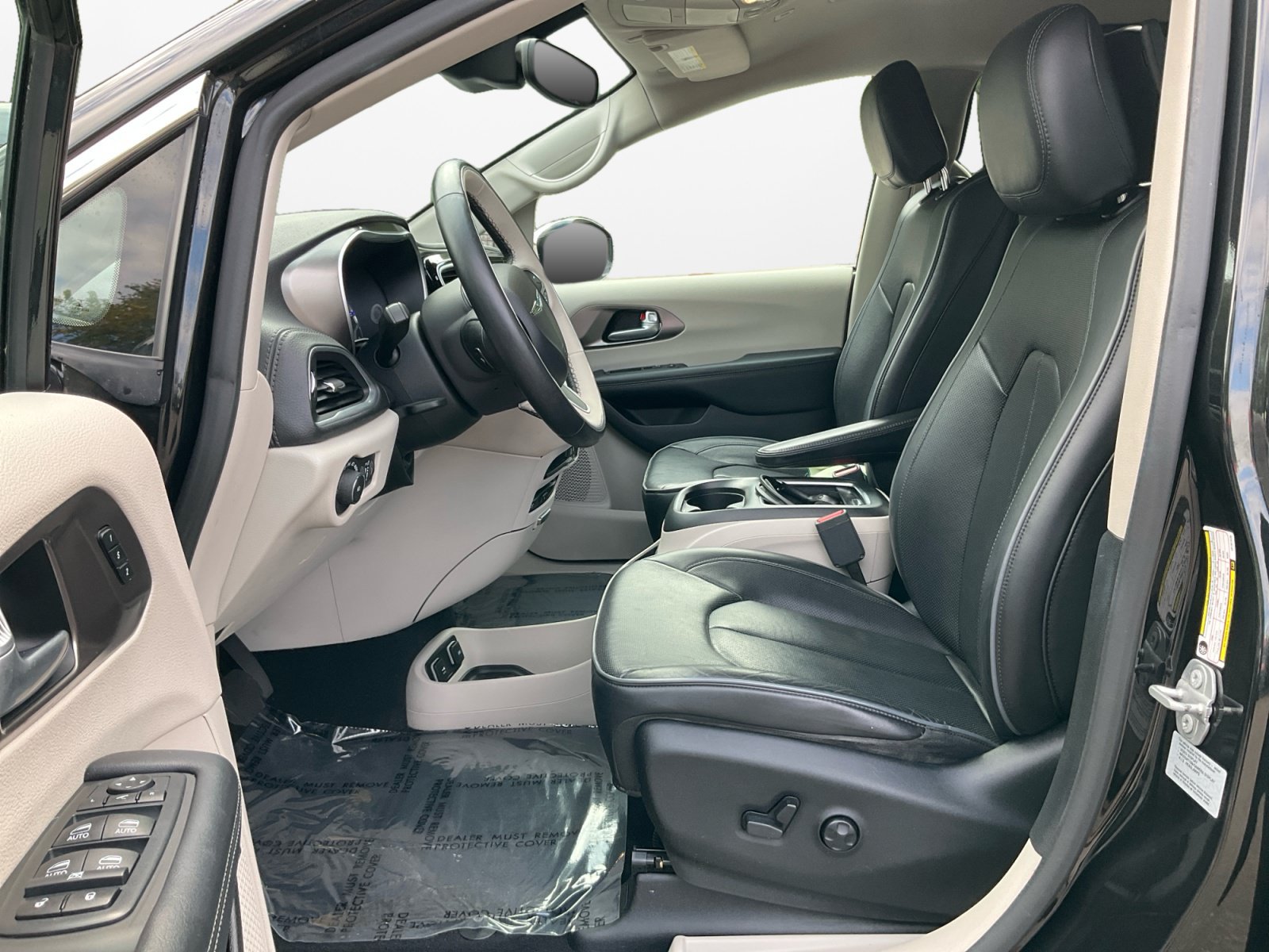 Used 2018 Chrysler Pacifica Limited w/ Advanced Safetytec Group FWD image 10