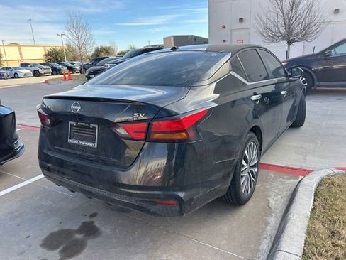 Used 2023 Nissan Altima 2.5 SV image 3