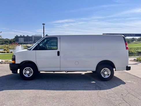 Used 2019 Chevrolet Express 2500 image 3