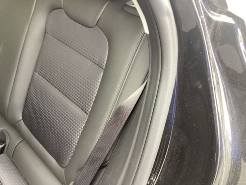 Used 2025 Chevrolet Trax LT w/ LT Convenience Package image 13