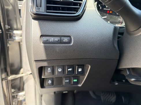 Used 2019 Nissan Rogue SV w/ Premium Package FWD image 38