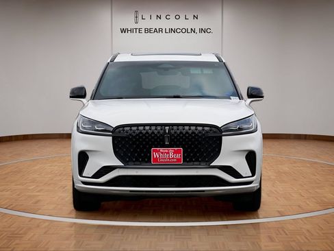Used 2025 Lincoln Aviator Reserve w/ Equipment Group 201A AWD/4WD image 2