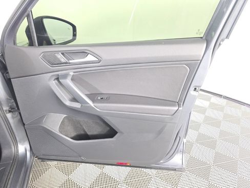 Used 2018 Volkswagen Tiguan SE w/ Panoramic Sunroof Package AWD/4WD image 36