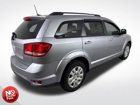 Used 2019 Dodge Journey SE w/ Connectivity Group FWD image 3