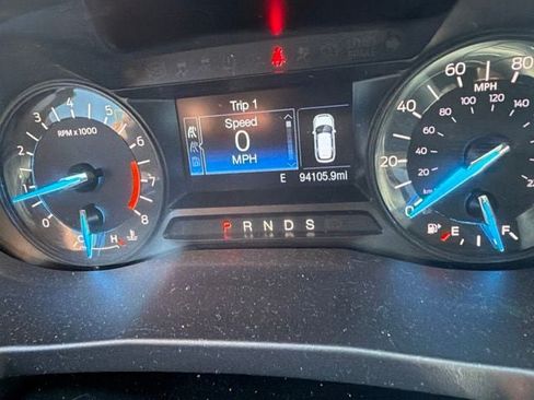 Used 2018 Ford Explorer XLT FWD image 2