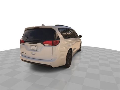 Used 2019 Chrysler Pacifica Touring-L Plus w/ Advanced Safetytec Group image 13
