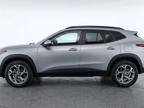 Used 2025 Chevrolet Trax LT image 5