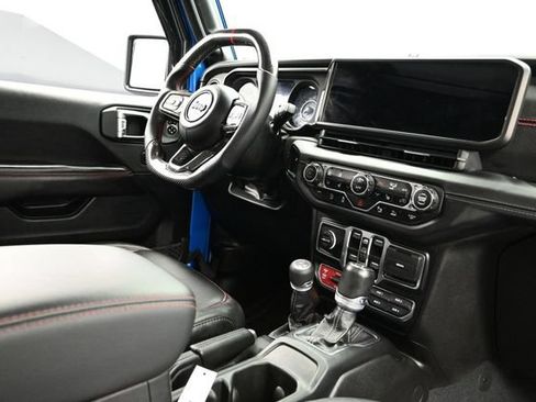 Used 2024 Jeep Wrangler Unlimited Rubicon AWD/4WD image 14
