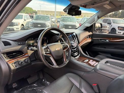 Used 2019 Cadillac Escalade Luxury AWD/4WD image 12