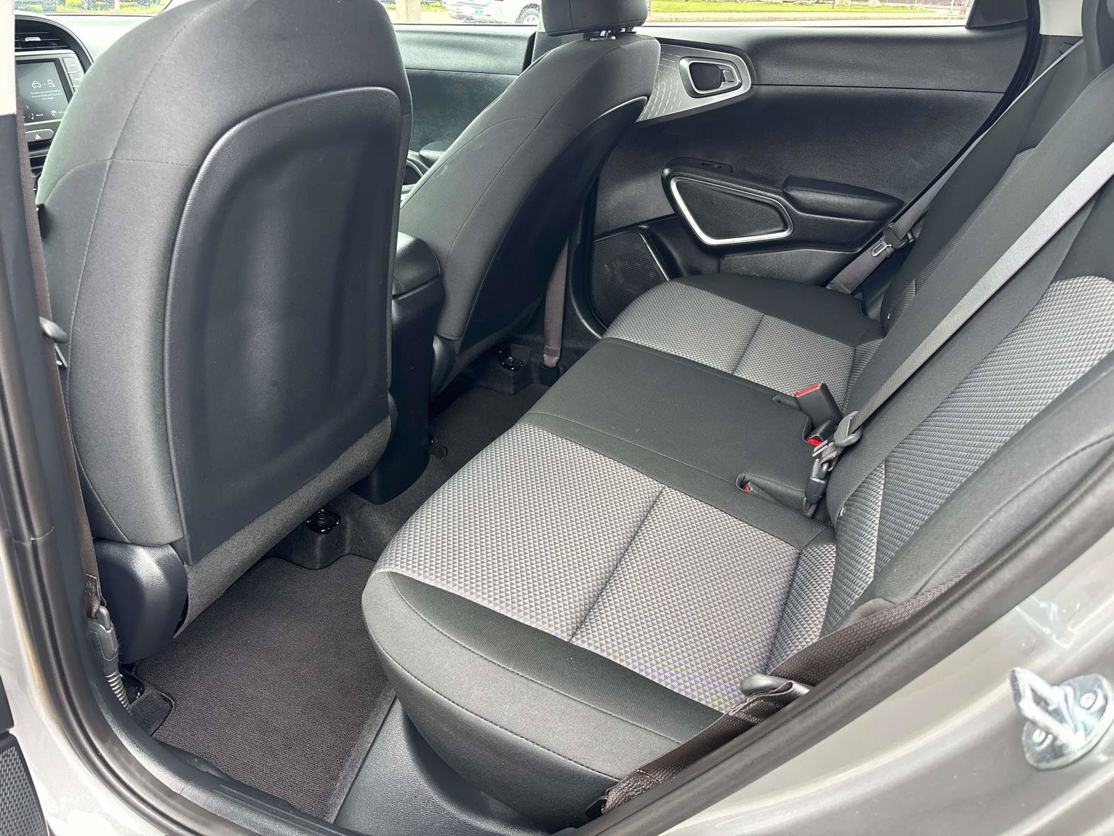 Used 2025 Kia Soul LX w/ LX Technology Package FWD image 10