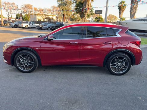 Used 2017 INFINITI QX30 Premium w/ Navigation Package image 4