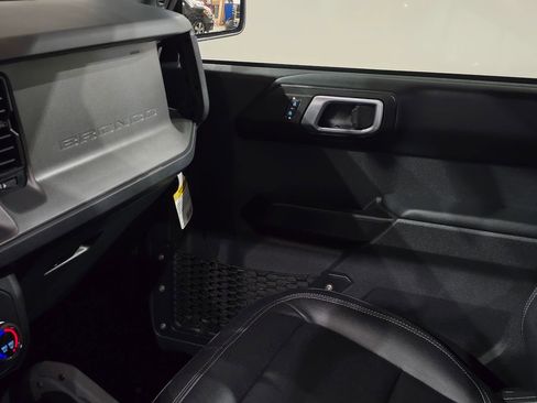 New 2025 Ford Bronco Badlands image 28
