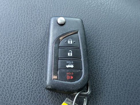 Used 2021 Toyota Camry SE FWD image 30