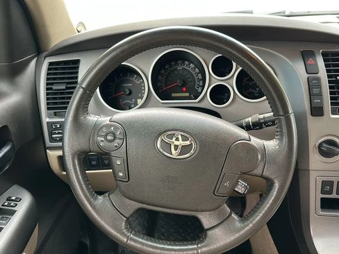 Used 2011 Toyota Sequoia SR5 AWD/4WD image 30