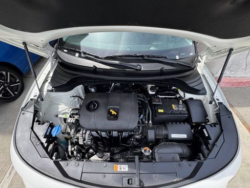Used 2025 Kia Soul LX w/ LX Technology Package FWD image 30